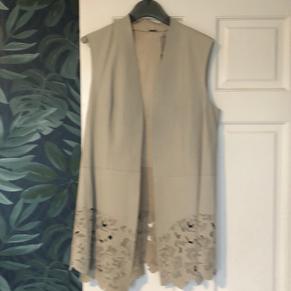 ELLE TAHARI Lazer Cut Leather Ecru Vest